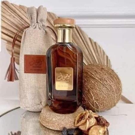 عطر موصوف – لمسة ناعمة تنبض بالأناقة والجاذبية