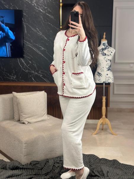 بيجامة فاخرة من قطعتين