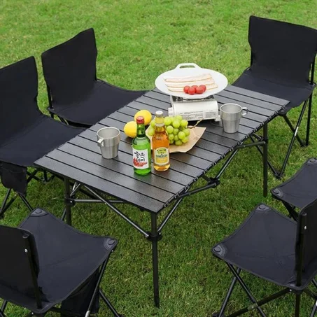 طاولة خفيفة للرحلات – متوفرة بمقاسين وألوان متنوعة!