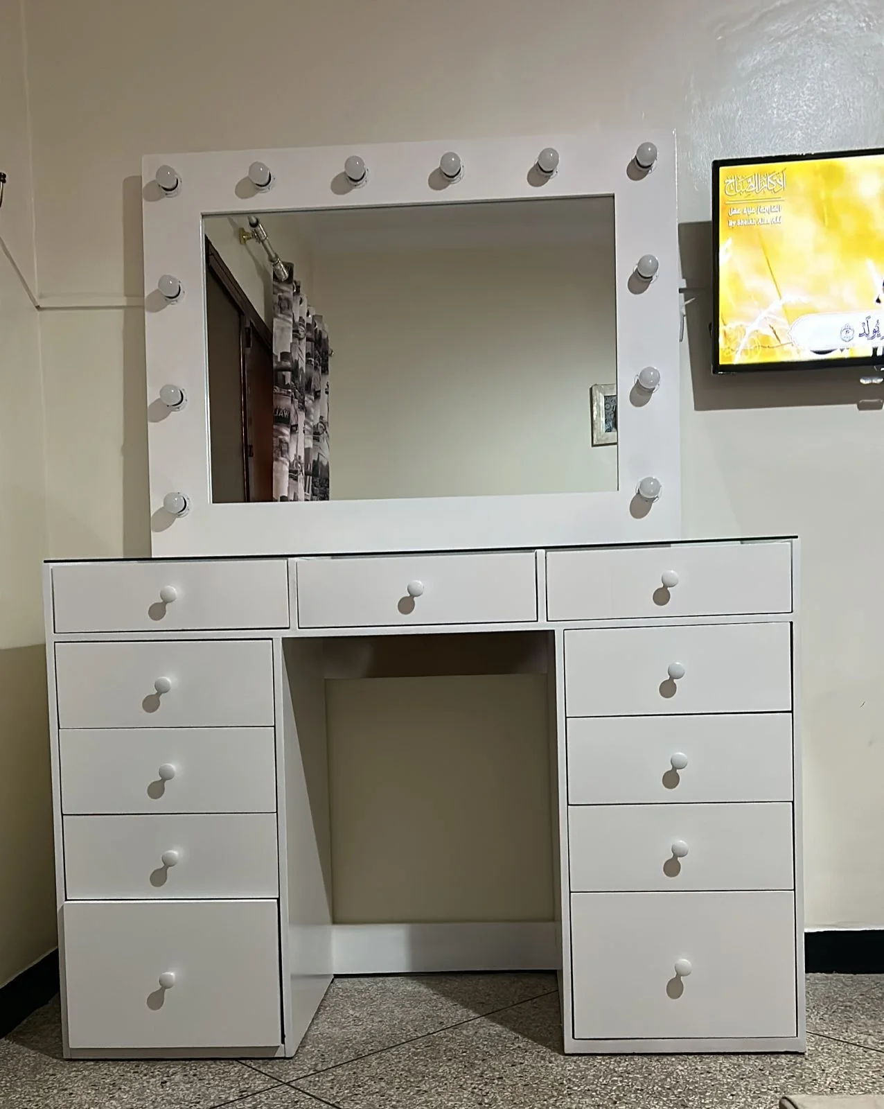 vanity table