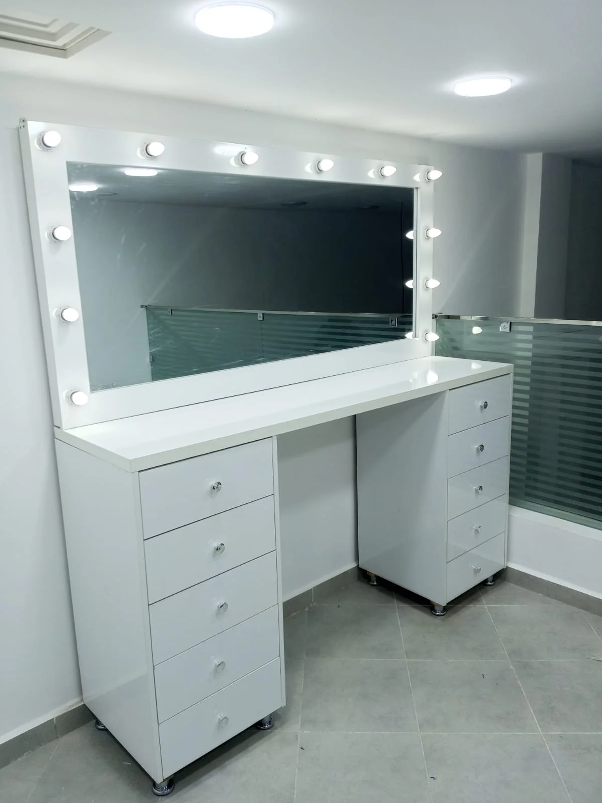 vanity table