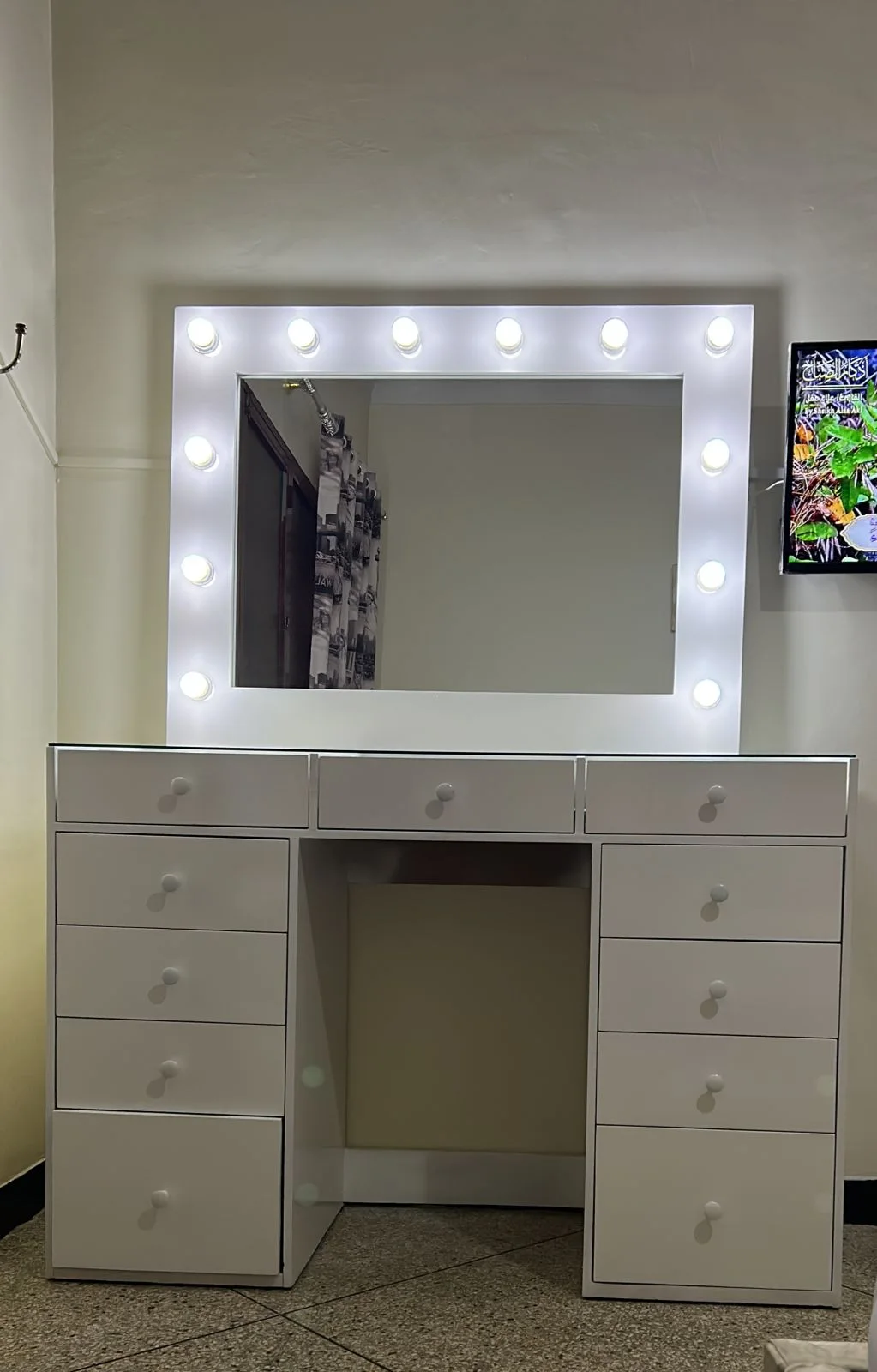 vanity table