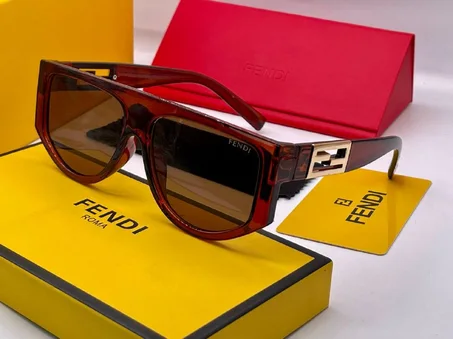Lunette Solaire Fendi Avec Boite et Accessoires