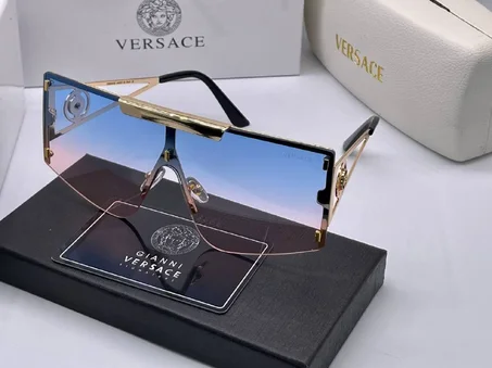 Lunette Solaire Versace Avec Boite et Accessoires