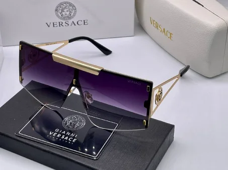 Lunette Solaire Versace Avec Boite et Accessoires
