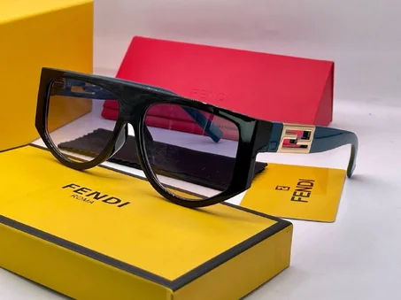 Lunette Solaire Fendi Avec Boite et Accessoires