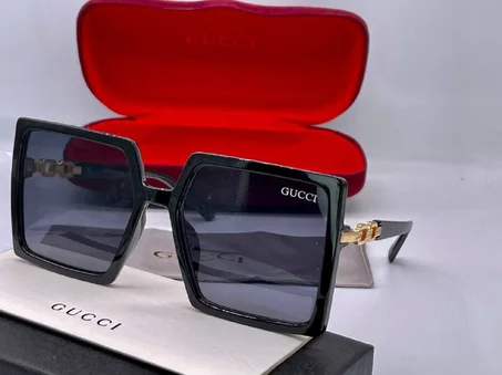 Lunette Solaire GUCCI Avec Boite et Accessoires