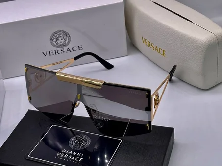 Lunette Solaire Versace Avec Boite et Accessoires