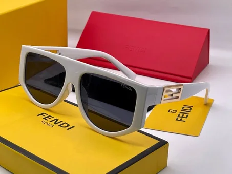 Lunette Solaire Fendi Avec Boite et Accessoires