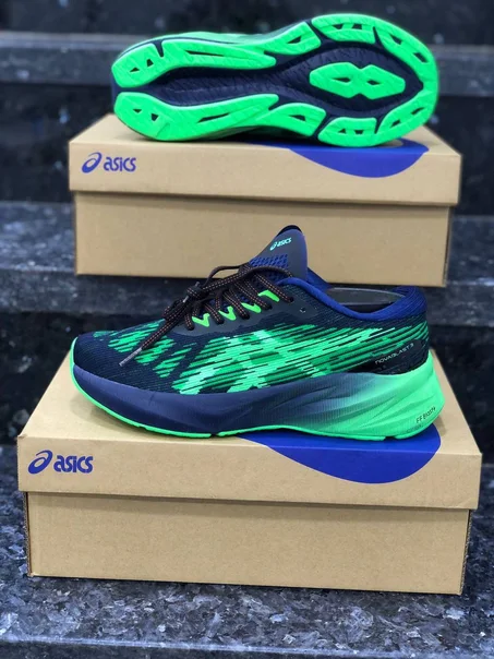 ASICS Novablast 3  Midnight New Leaf Green