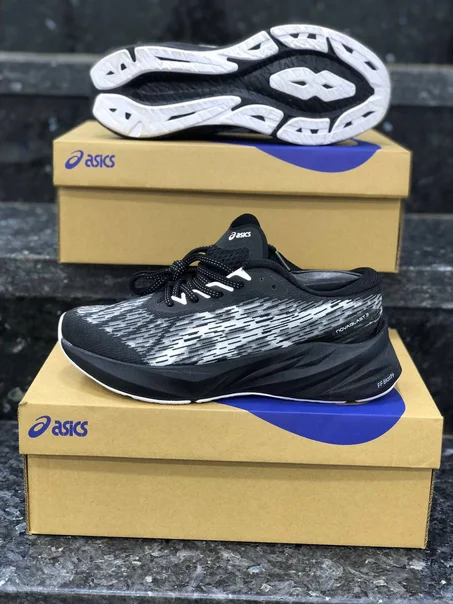 ASICS Novablast 3 Black/White