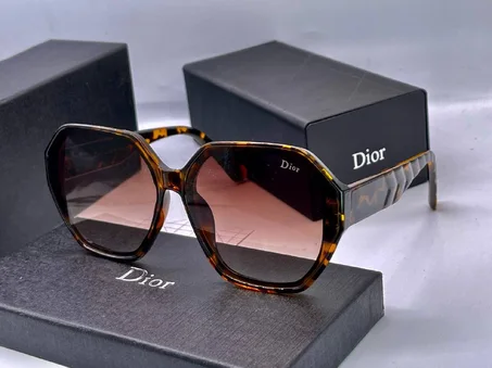 Lunette Solaire DIOR Avec Boite et Accessoires