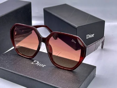 Lunette Solaire DIOR Avec Boite et Accessoires