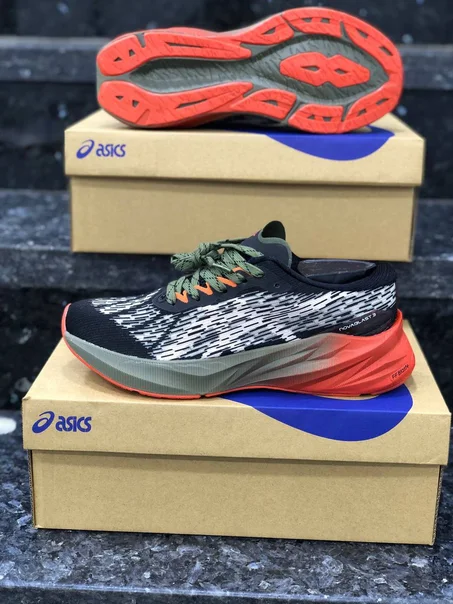ASICS Novablast 3 Nature Bathing/Olive