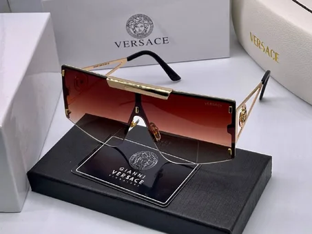 Lunette Solaire Versace Avec Boite et Accessoires