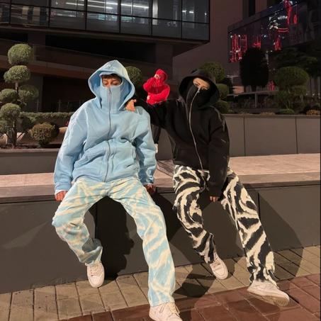 Hoodies & sweatshirts