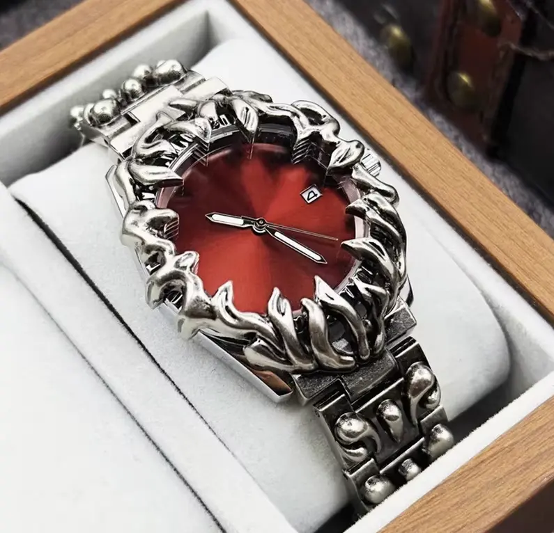 ساعة كلاسيكية فاخرة