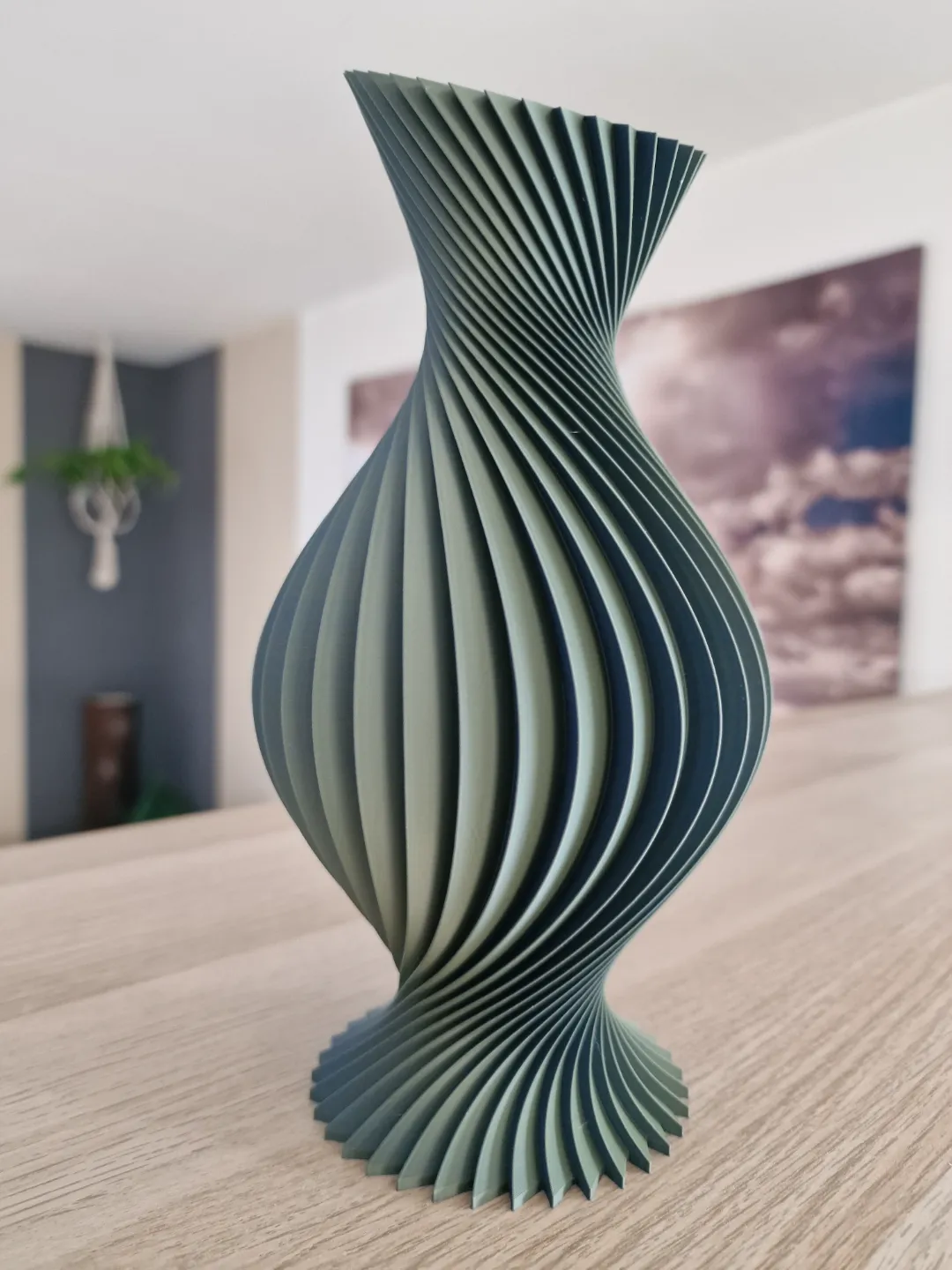 المزهرية الحلزونية المضلعة (Twist Origami Vase) — فخامة الانحناءات الهندسية
