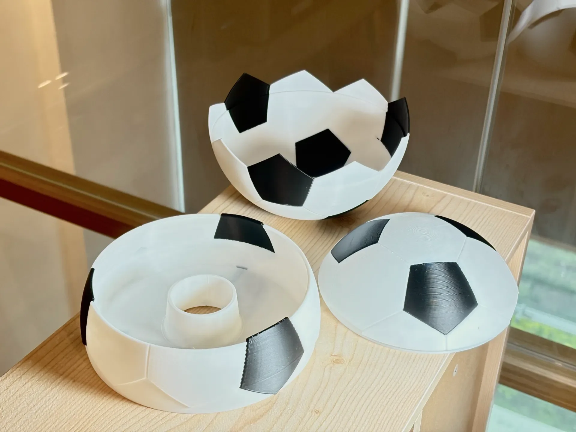 وعاء المكسرات كروي (Football Snack Bowl)