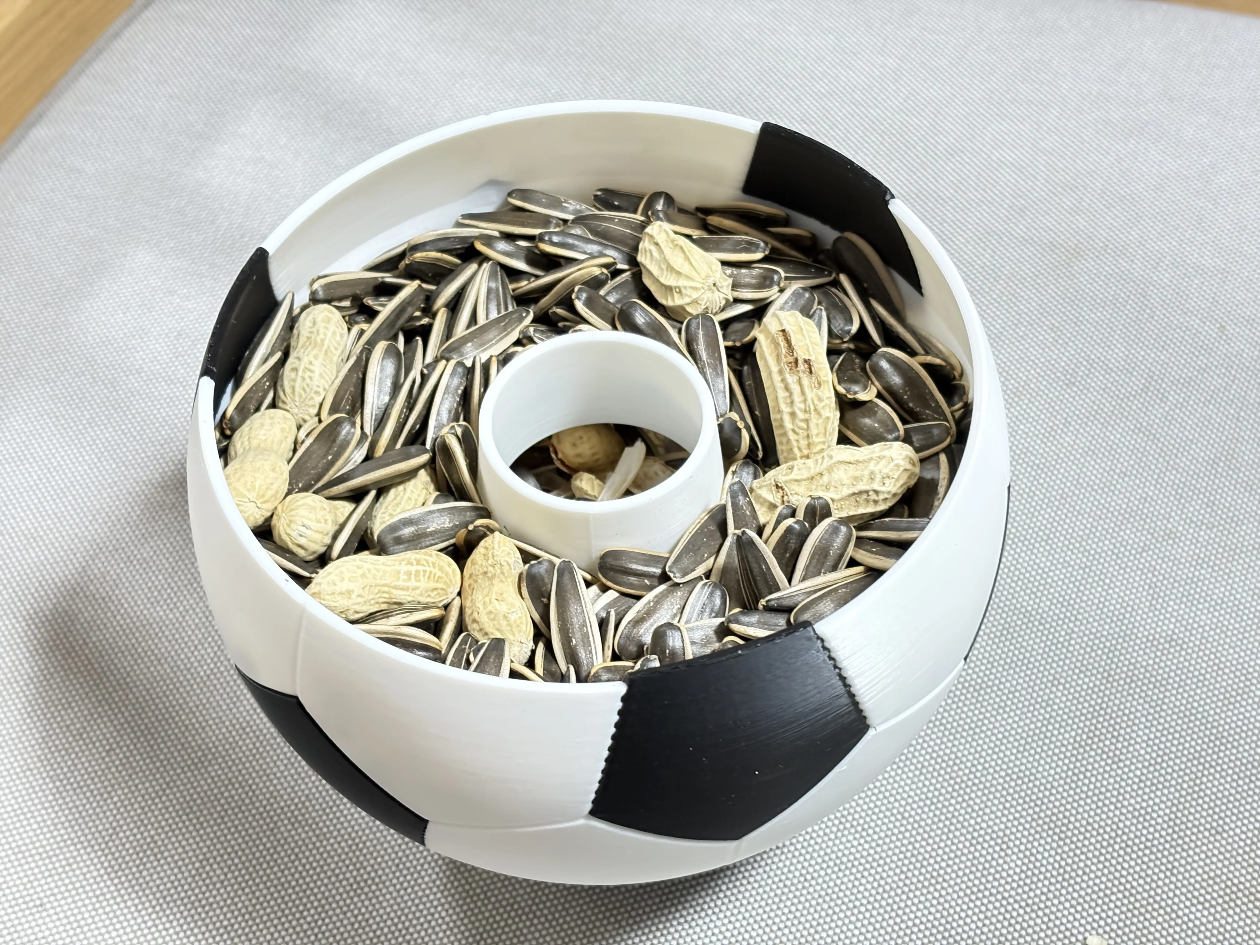 وعاء المكسرات كروي (Football Snack Bowl)