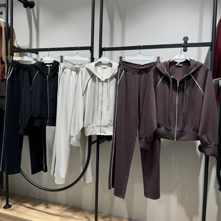 Ensemble OYSHO Femme – Jogging & Veste à Capuche avec Bande Latérale