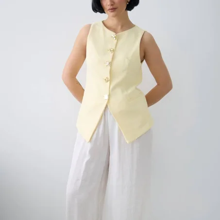 Gilet élégant à boutons fumés avec design halter