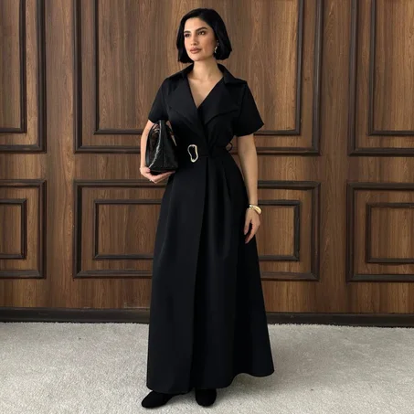 Robe longue style trench avec col à revers et ceinture