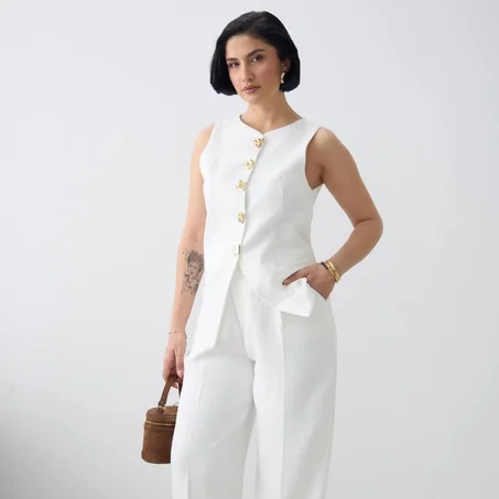 Gilet élégant à boutons fumés avec design halter