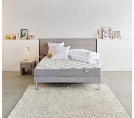 Matelas haut de gamme + Une oreiller et  une protage  matelas  imperméable