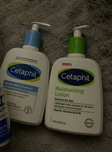 منتج *Cetaphil* هو غسول أو كريم مرطب للبشرة