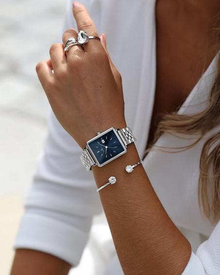 الساعات النسائية