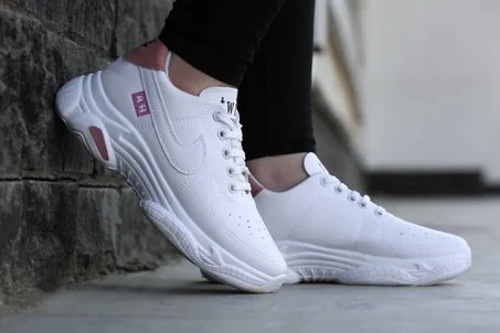 كوتشي نايكي بناتى