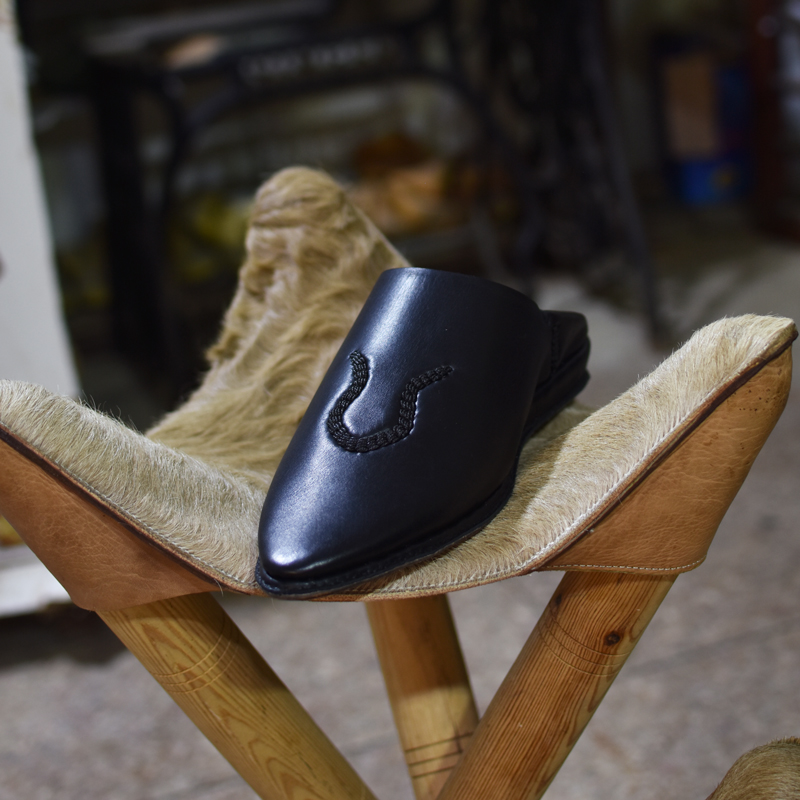 Elegant Black Leather Babouche with Intricate Embroidery