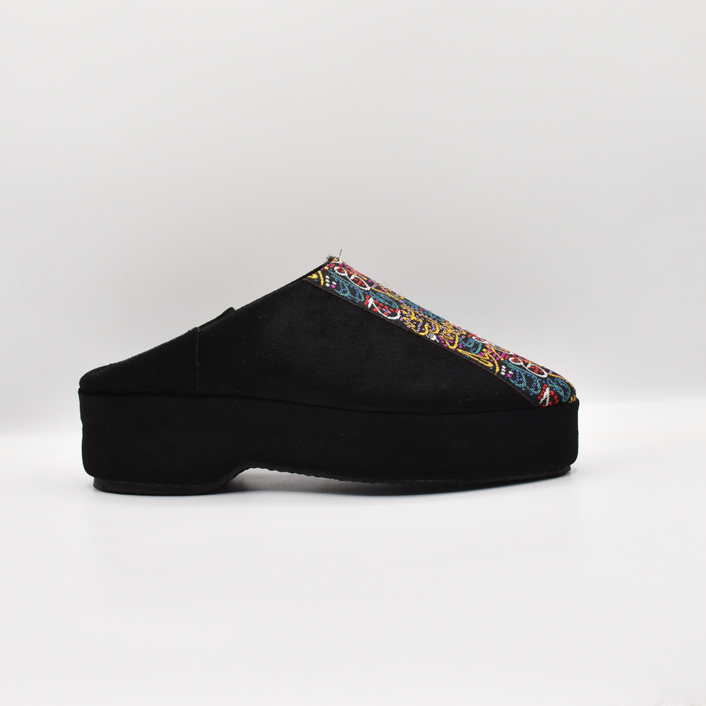 Black Moroccan Babouche – Arabic Calligraphy in Multicolor Embroidery