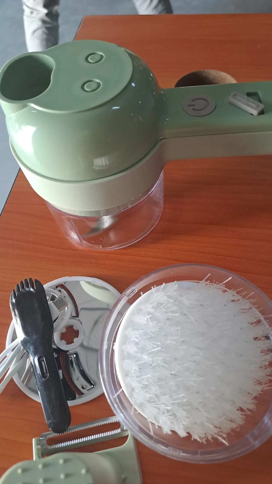 خلّي مطبخك أذكى وأسرع مع قطاعة الخضار الكهربائية 4×1 VeggieSharp!في قطر الحبيبة