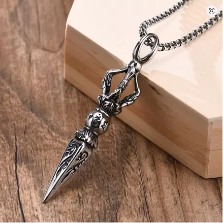 Collier Rock Punk en acier inoxydable argenté.