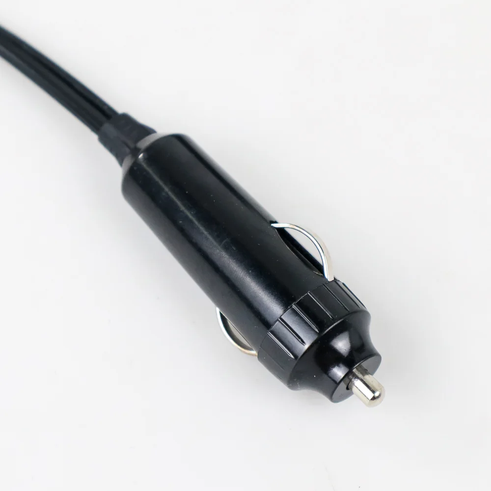 محول طاقة السيارة  من DC 12V إلى AC 220V بقدرة 200 واط مع 4 منافذ USB – E8981 – أسود