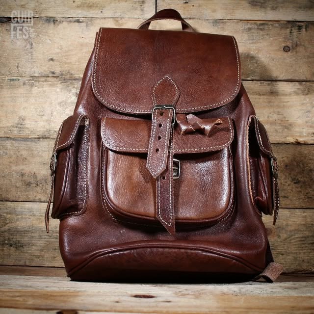 حقيبة جلدية