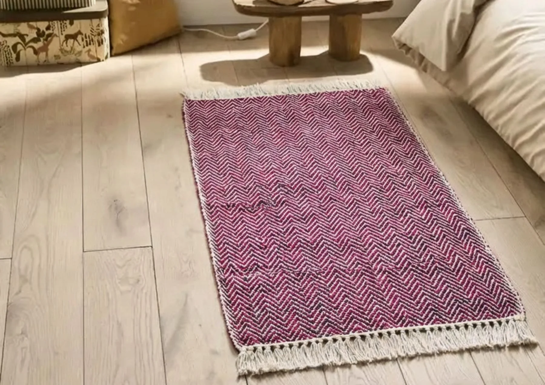 Descente de lit fait main en pure laine  rouge / rose