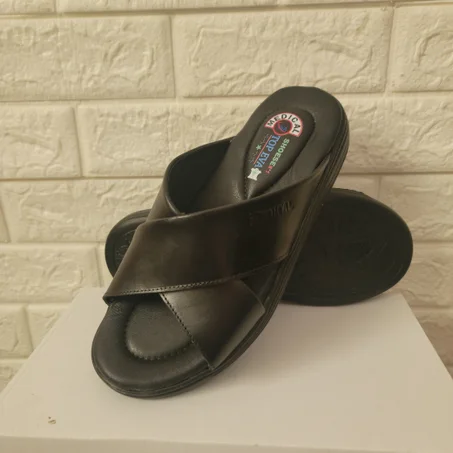 اواخر الصندالة الميديكال من الجلد الطبيعي