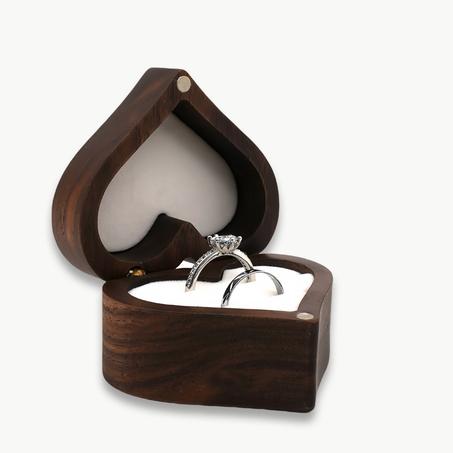Boîte à bagues en bois personnalisée en forme de cœur