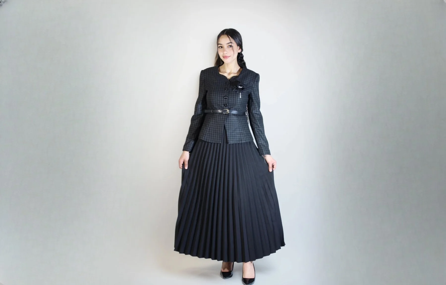 Ensemble Veste Carreaux Anthracite Jupe Plissée Noire