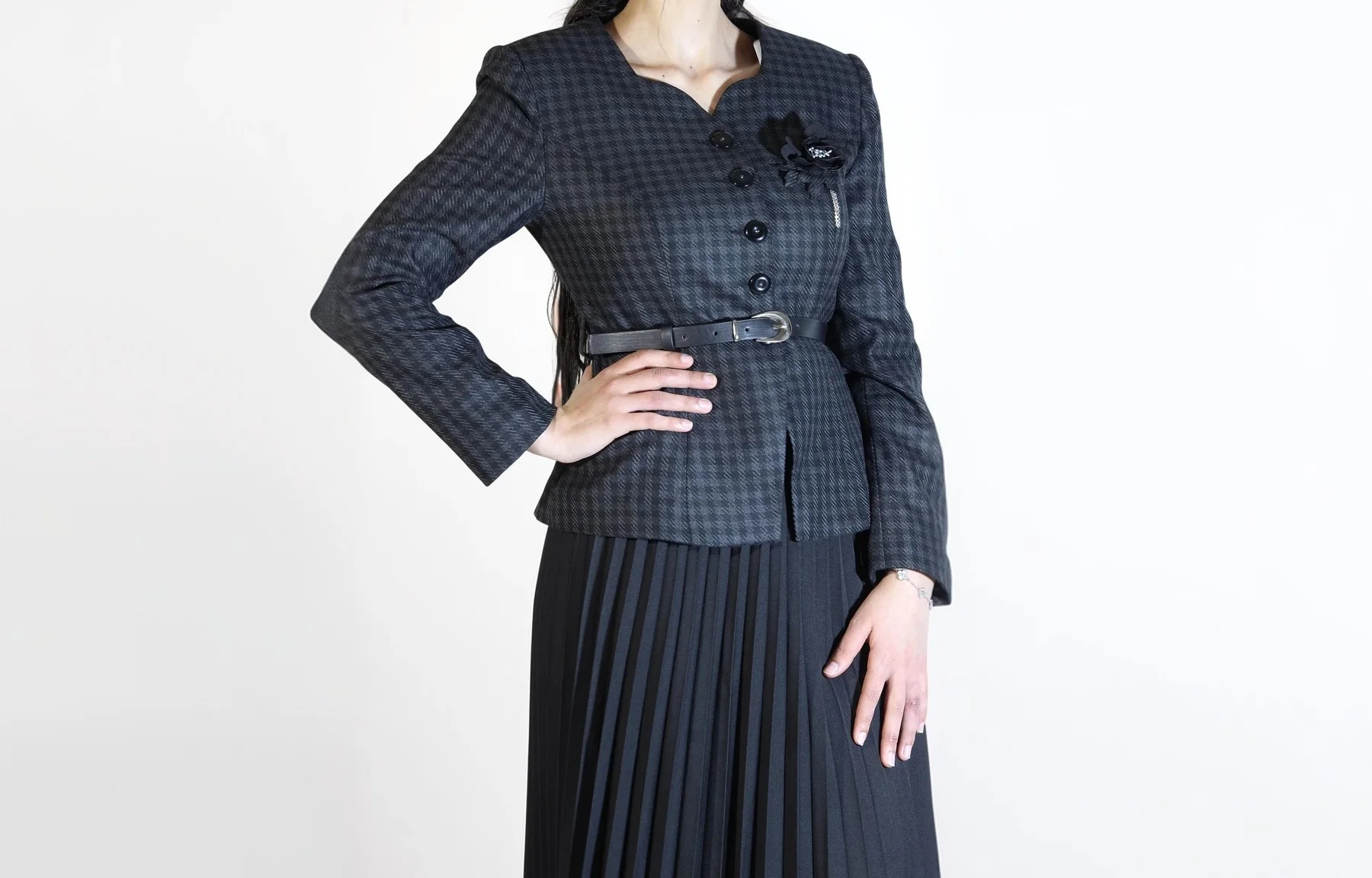 Ensemble Veste Carreaux Anthracite Jupe Plissée Noire