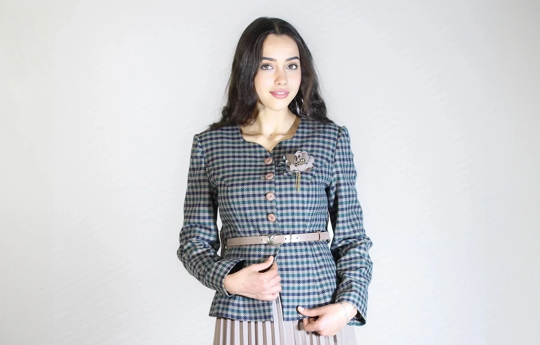 Ensemble Veste Carreaux Bleu Jupe Plissée Beige