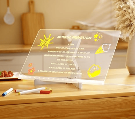 لوحة إضاءة LED إبداعية متعددة الاستخدامات تجمع بين وظيفة المصباح الليلي ولوحة رسائل مضيئة.