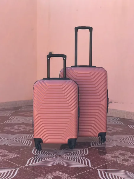 حقيبة سفر من قطعتين