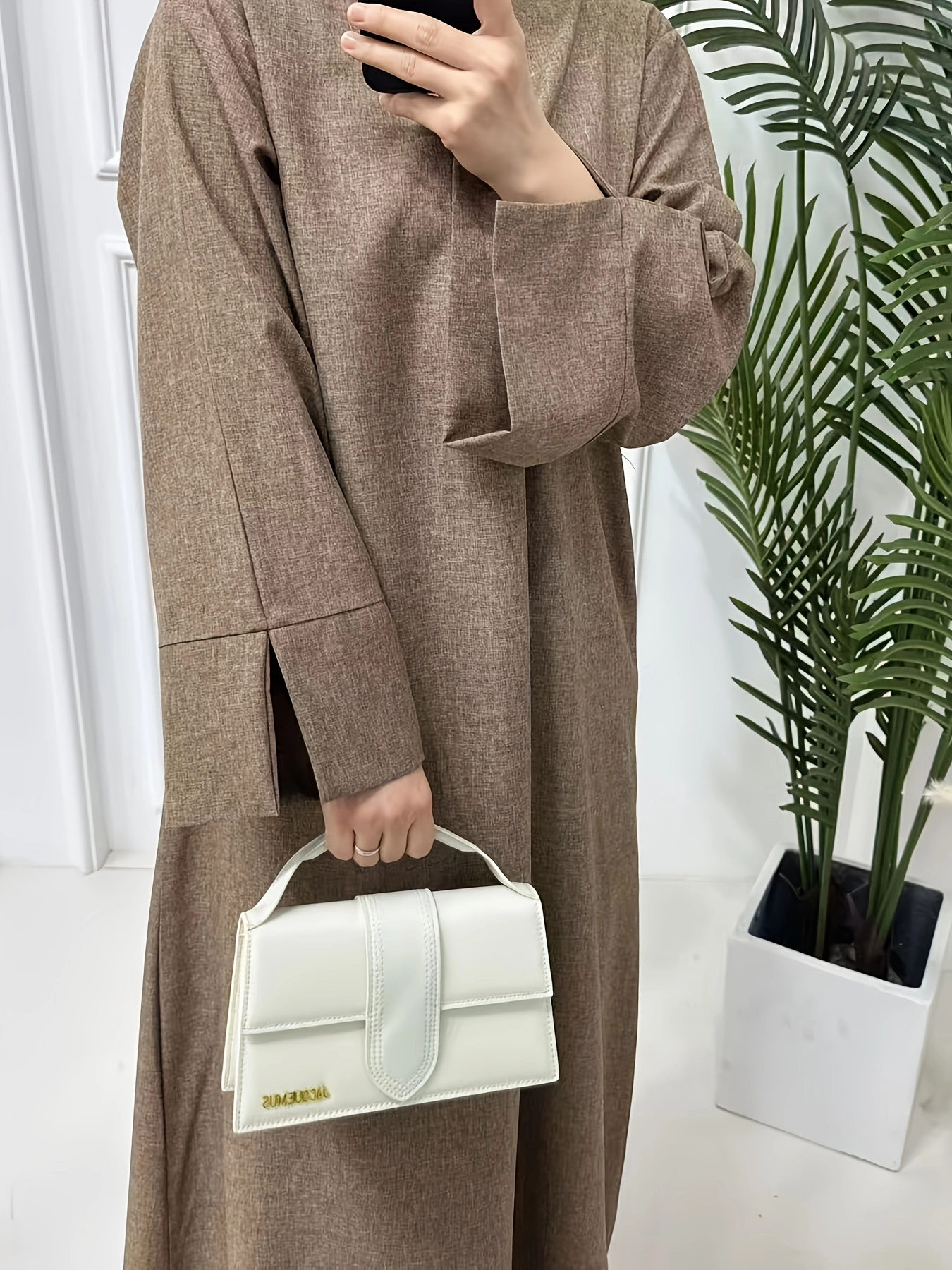 عباءة أنيقة ومريحة للنساء