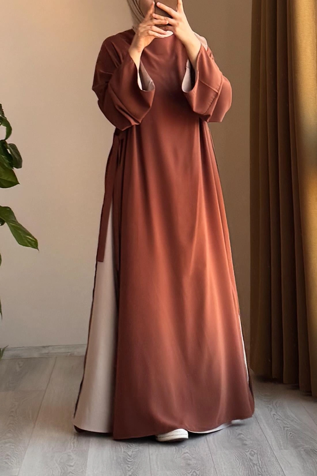 فستان وتنورة مزودة بحزام خصر مطاطي