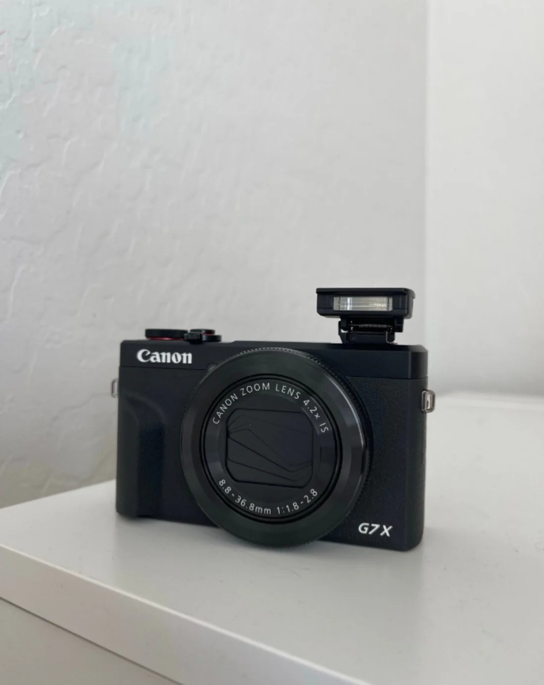Canon G7x Mark III (barely used).