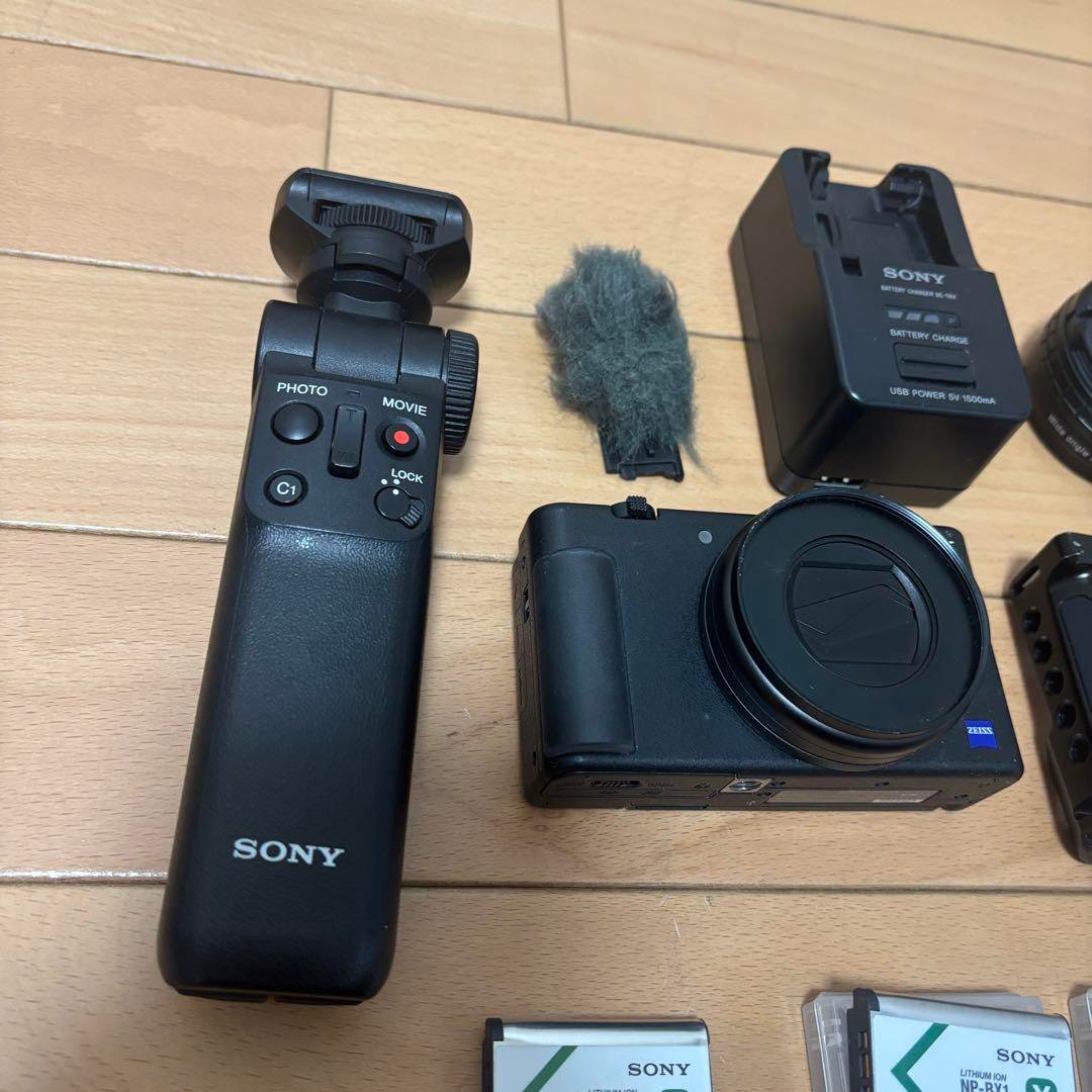 [Many Accessories Included] Sony ZV-1 Compact Digital Camera Set Black